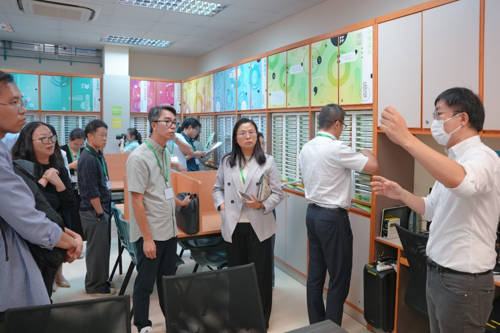 w08